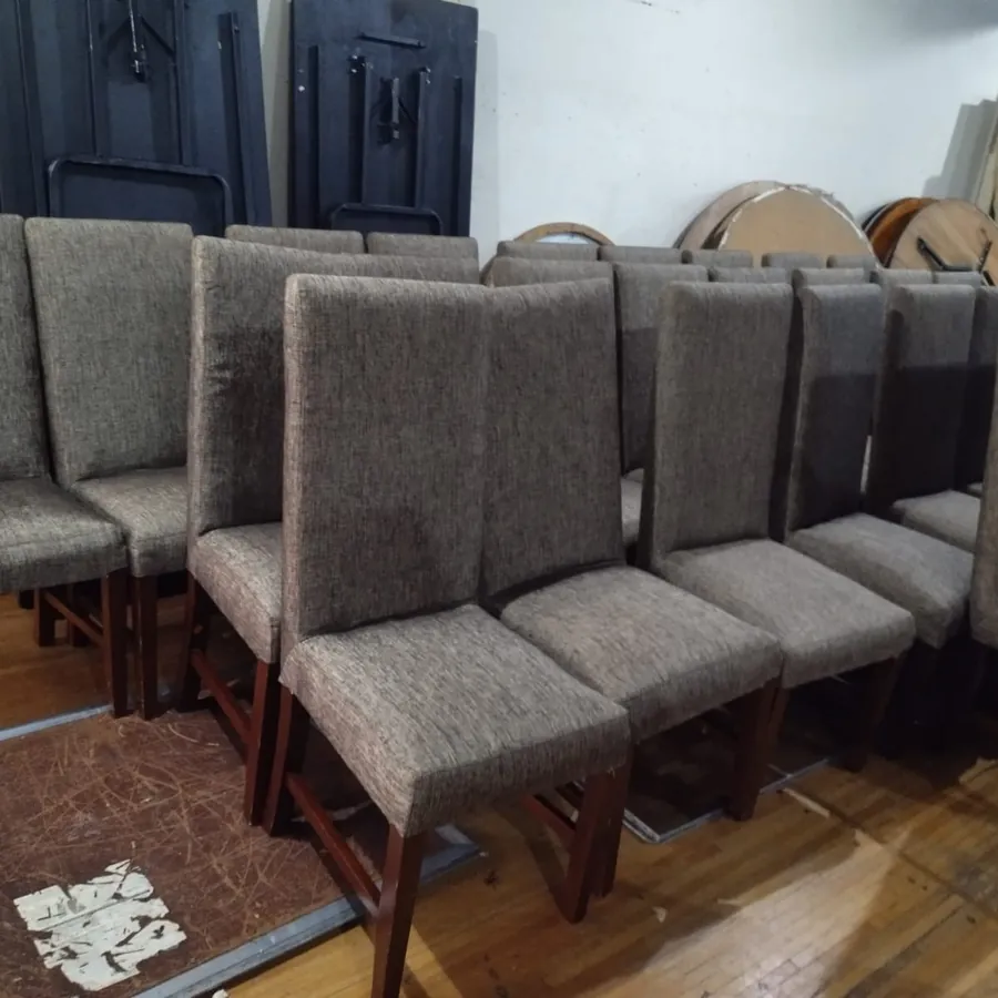 Juego completo de sillas de comedor tapizadas después del lavado